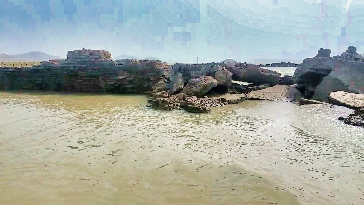 Gayakwadi Fort on Ukai dam built on Tapi River