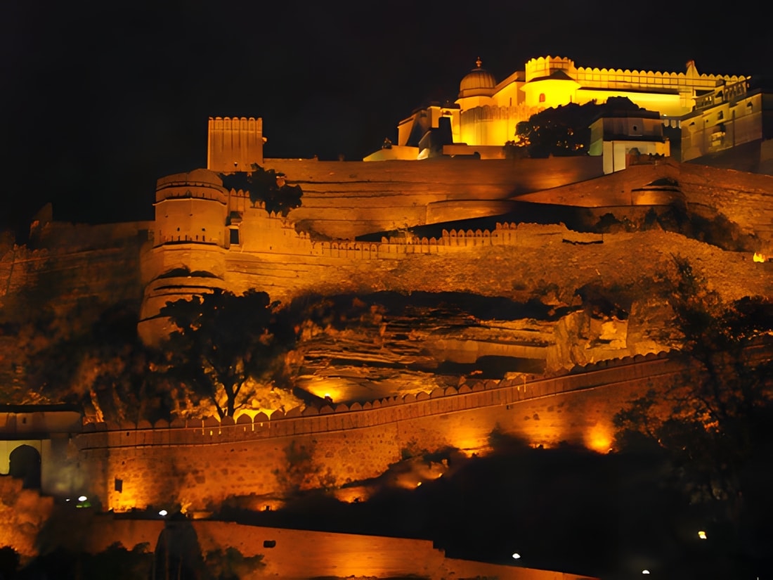 राजस्थान के उदयपुर शहर में स्तित कुम्भलगढ़ किला